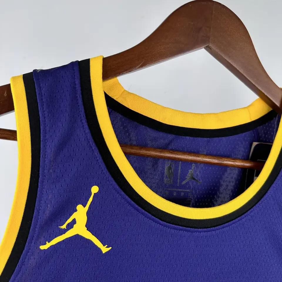 Foto 5 de Temporada 23 Lakers Edición limitada Air Nº 9 Bronny