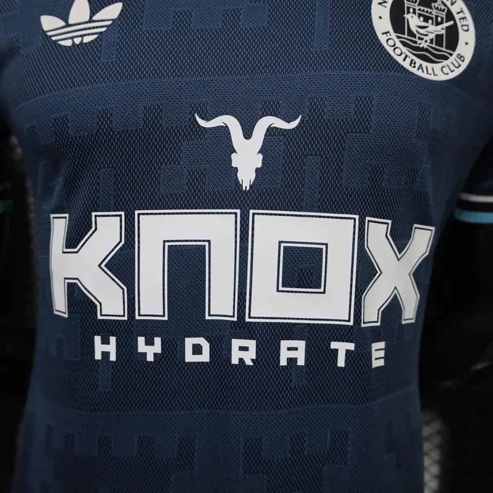 Foto 8 de 26-27 Newcastle United visitante con publicidad S-3XL