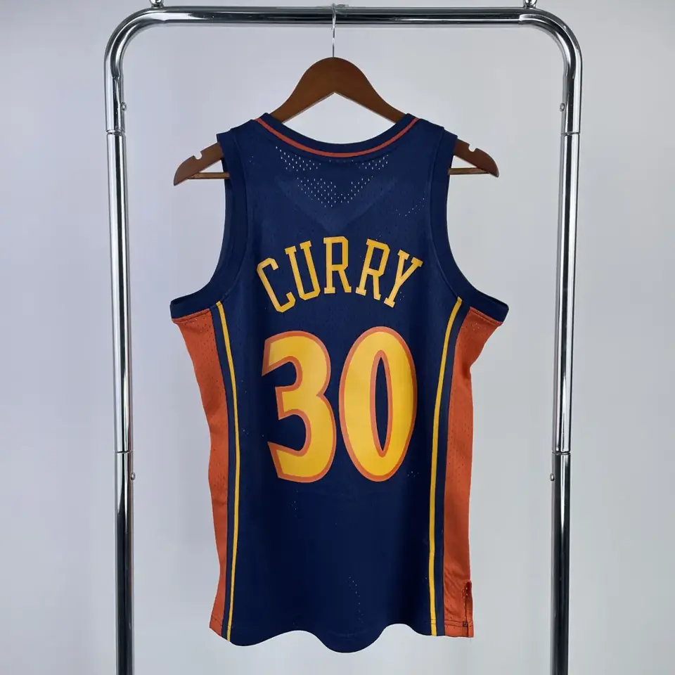 Foto 2 de Camiseta retro termosellada MN: SW de los Warriors temporada 09/10, novato, azul marino, número 30 Curry · Golden State Warriors