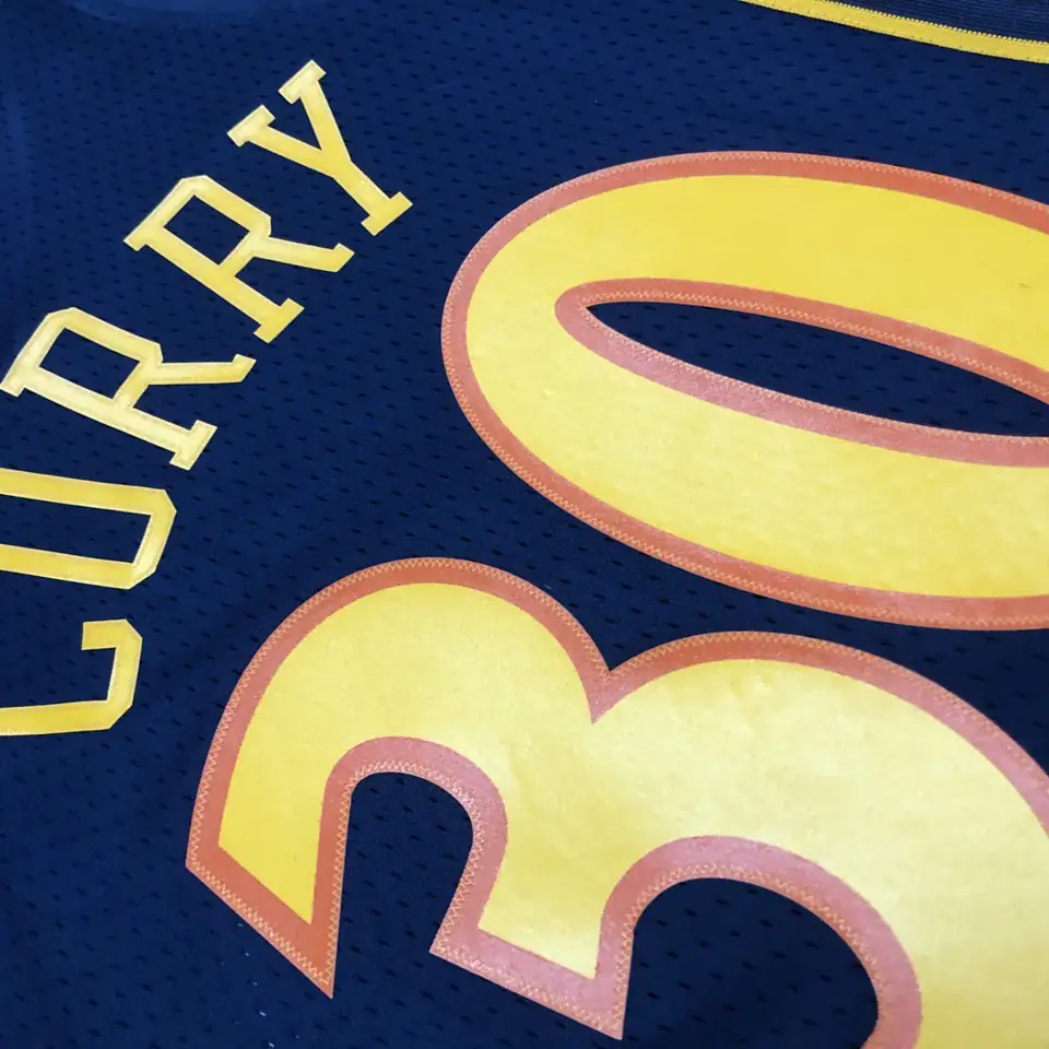 Foto 5 de Camiseta retro termosellada MN: SW de los Warriors temporada 09/10, novato, azul marino, número 30 Curry · Golden State Warriors