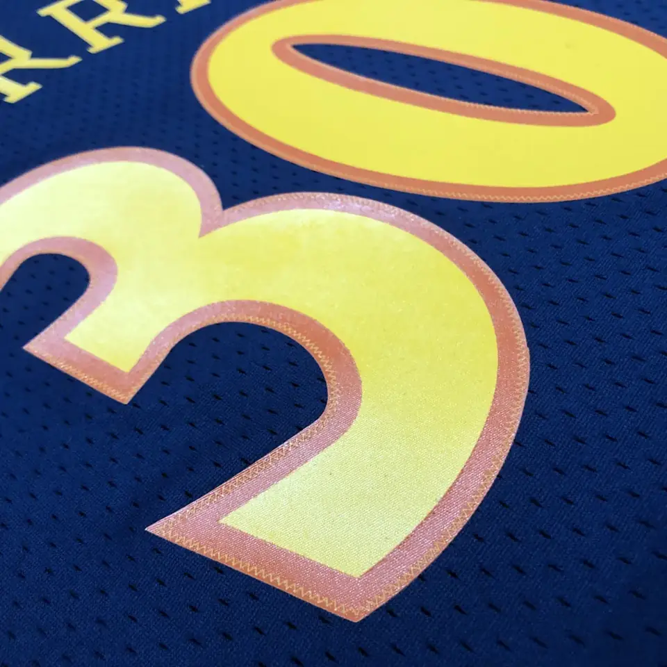 Foto 6 de Camiseta retro termosellada MN: SW de los Warriors temporada 09/10, novato, azul marino, número 30 Curry · Golden State Warriors