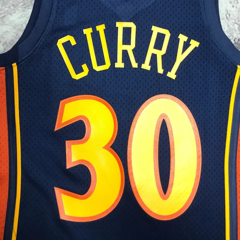 Foto 7 de Camiseta retro termosellada MN: SW de los Warriors temporada 09/10, novato, azul marino, número 30 Curry · Golden State Warriors