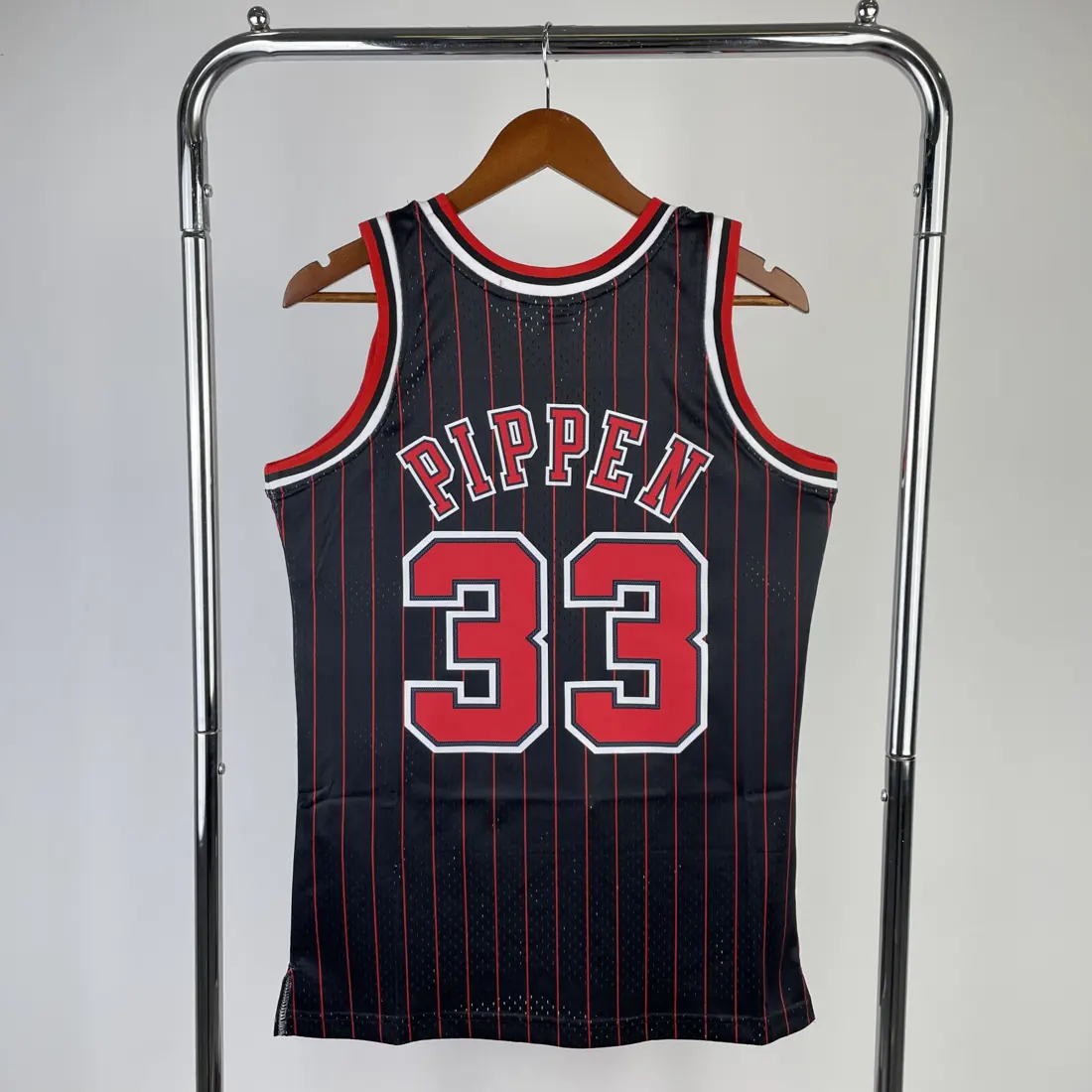Foto 2 de MN camiseta retro termoimpresa: SW Chicago Bulls temporada 96 rayas negras nº33 Pippen