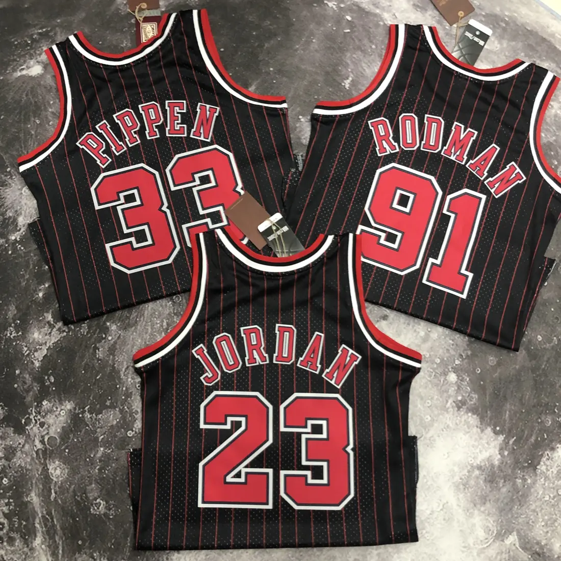 Foto 4 de MN camiseta retro termoimpresa: SW Chicago Bulls temporada 96 rayas negras nº33 Pippen