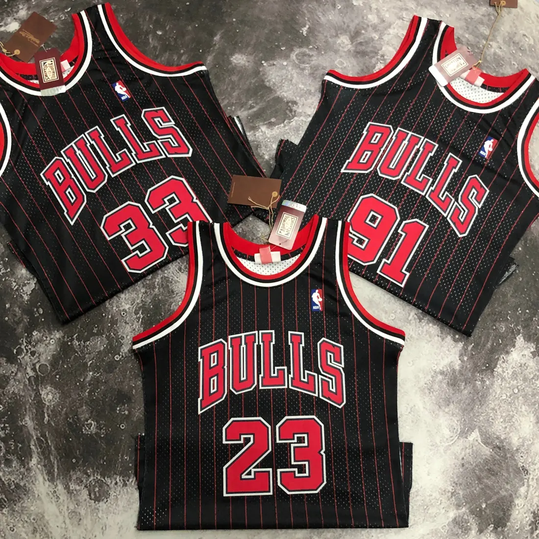 Foto 5 de MN camiseta retro termoimpresa: SW Chicago Bulls temporada 96 rayas negras nº33 Pippen