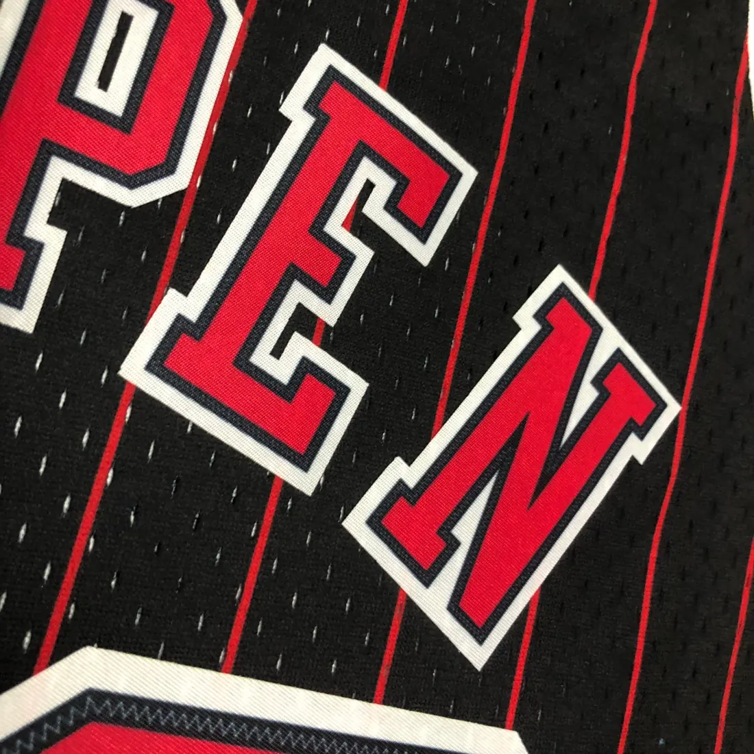 Foto 8 de MN camiseta retro termoimpresa: SW Chicago Bulls temporada 96 rayas negras nº33 Pippen