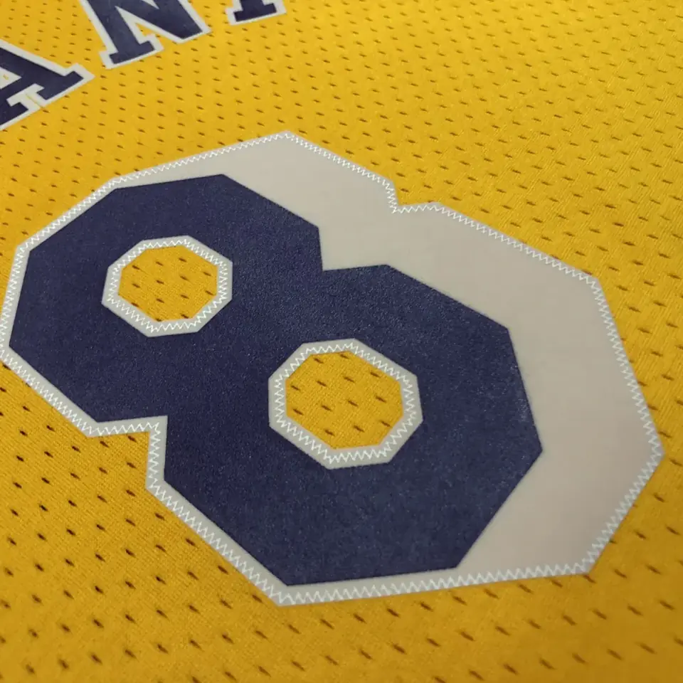 Foto 6 de Camiseta retro termosellada MN: SW de los Lakers temporada 97, cuello redondo, amarillo, número 8 Kobe