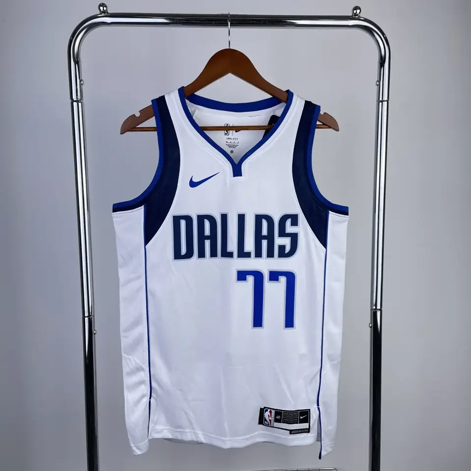 Foto 1 de Temporada 23 Mavericks blanco nº 77 Doncic