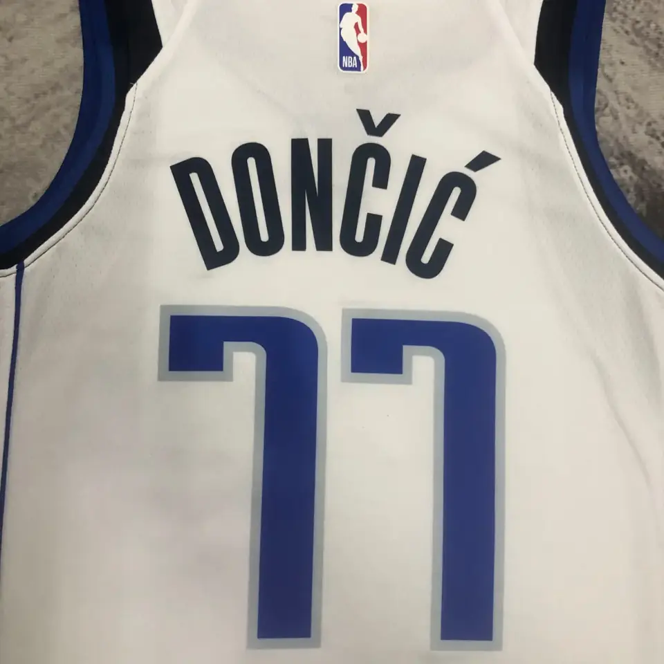 Foto 2 de Temporada 23 Mavericks blanco nº 77 Doncic
