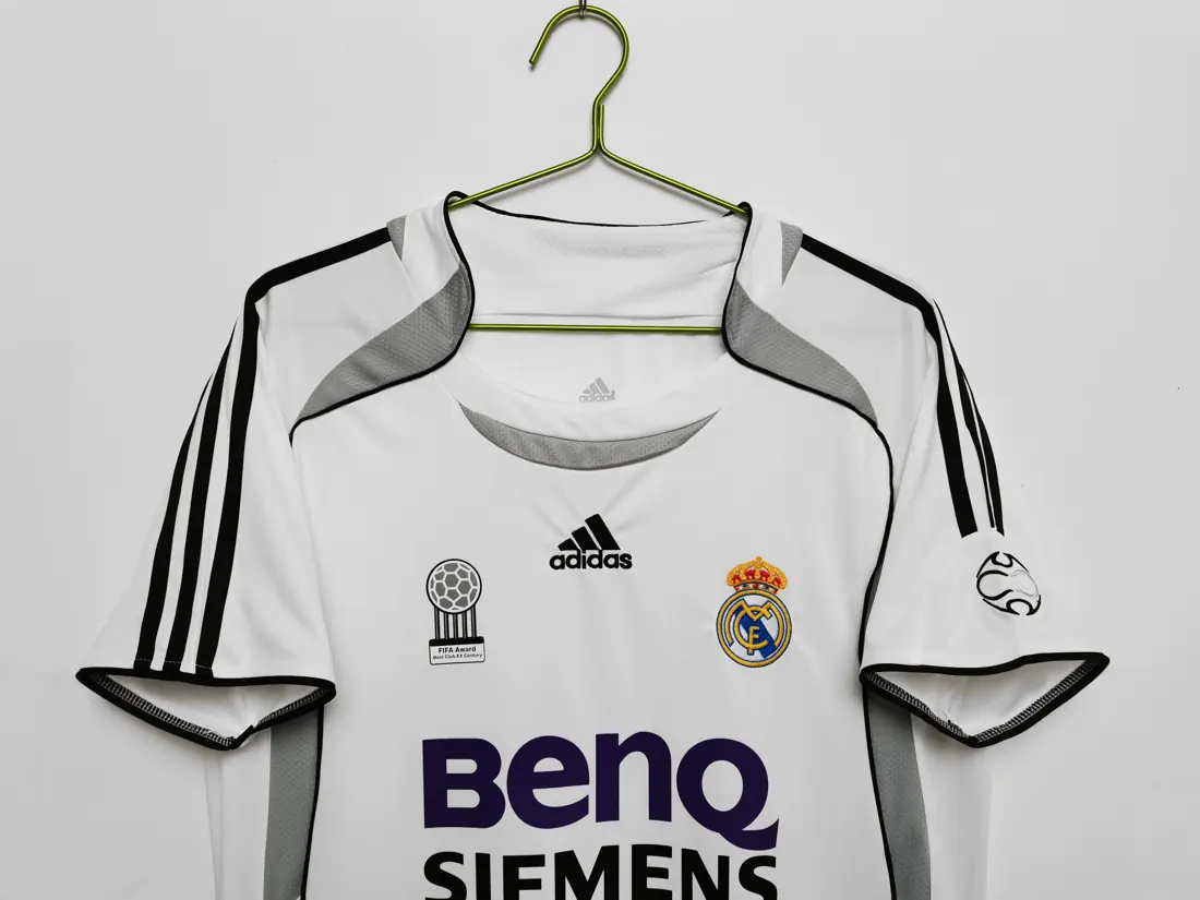 Foto 3 de Temporada 2006/07 Real Madrid local retro 8A