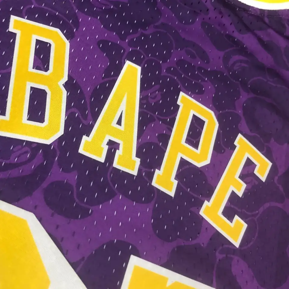 Foto 2 de Camiseta colaborativa BAPE×M&N: Los Angeles Lakers morada número 93