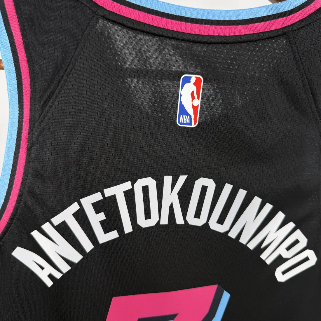 Foto 4 de Heat cuello redondo negro nº 7 Antetokounmpo