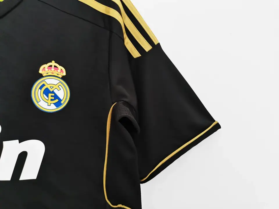 Foto 6 de Temporada 2011/12 Real Madrid segunda equipación retro 5A