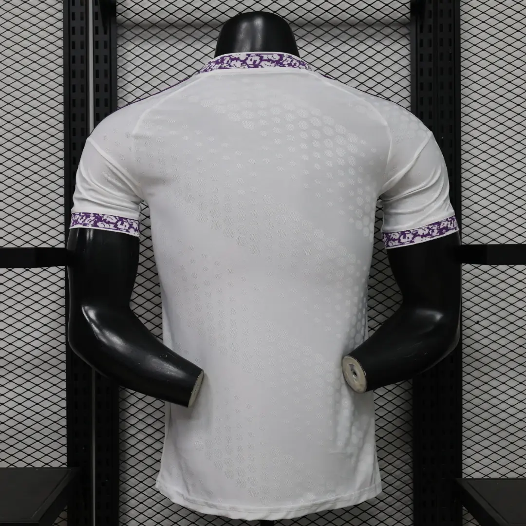 Foto 2 de Versión jugador 26 Real Madrid edición especial