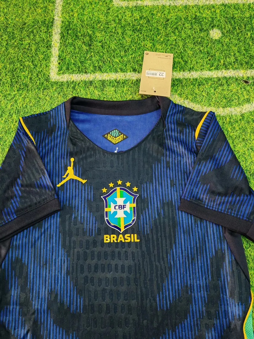 Foto 2 de 2627 Brasil visitante versión jugador tallas 16-28