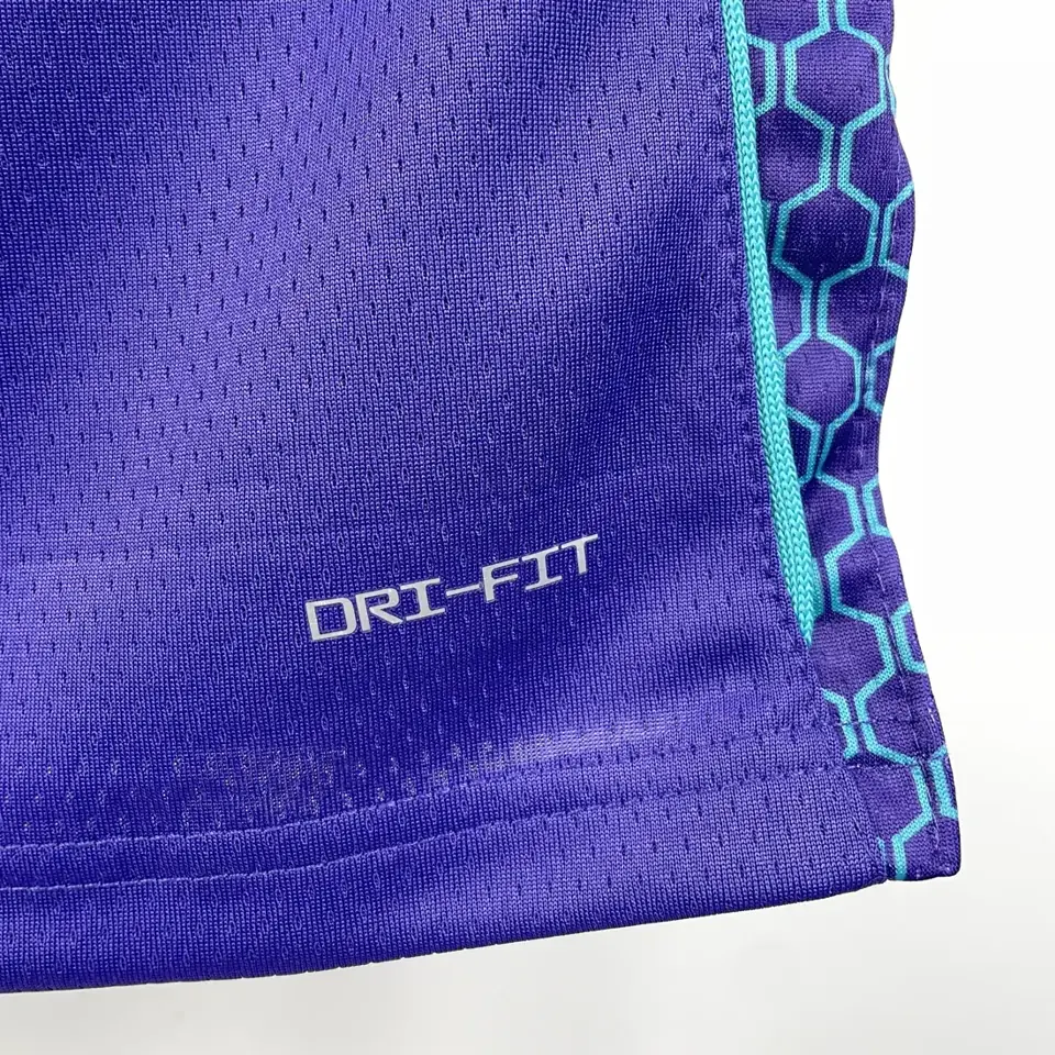 Foto 4 de Temporada 23 Hornets edición Jumpman número 1 Ball