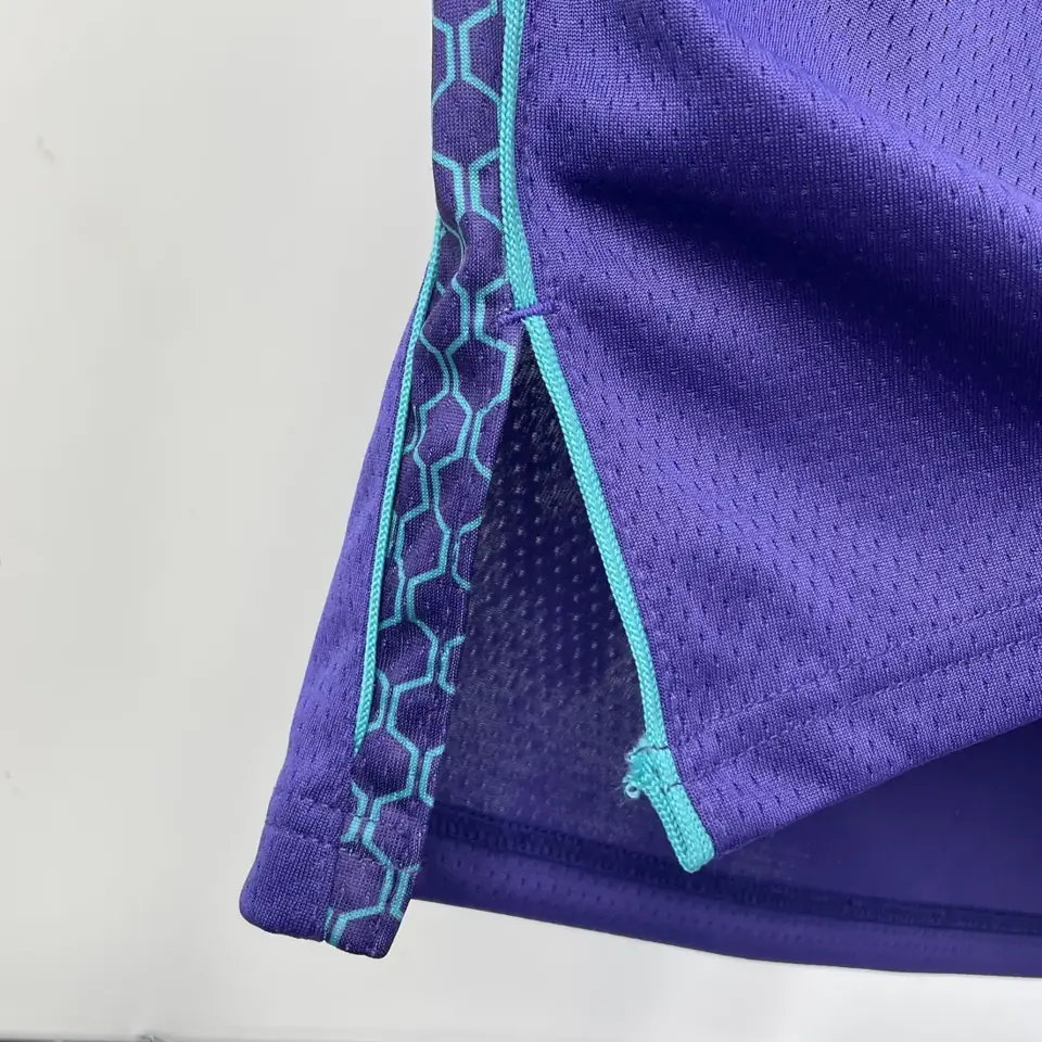 Foto 6 de Temporada 23 Hornets edición Jumpman número 1 Ball