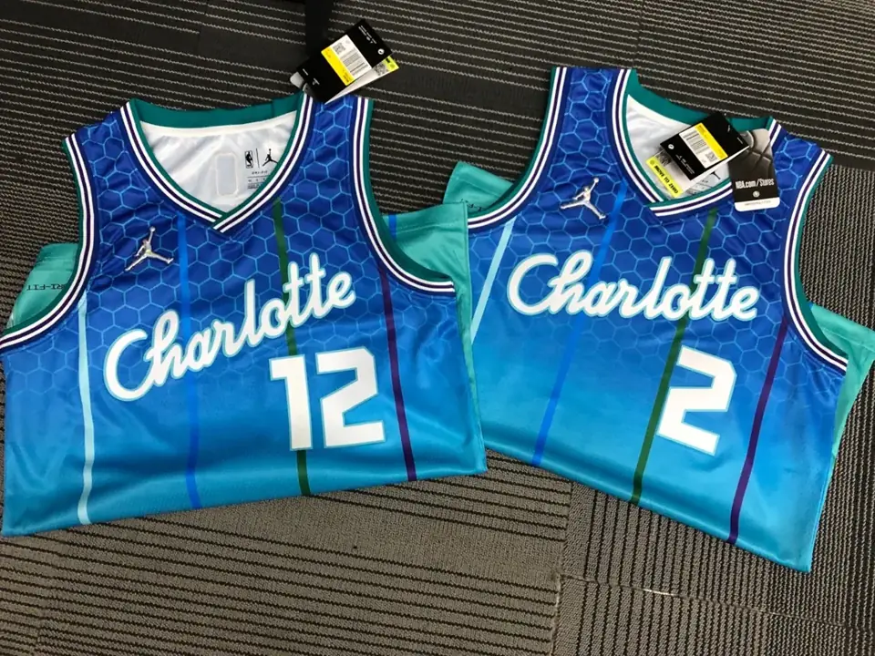 Foto 3 de Temporada 22 Hornets Edición City n.º 12 Oubre