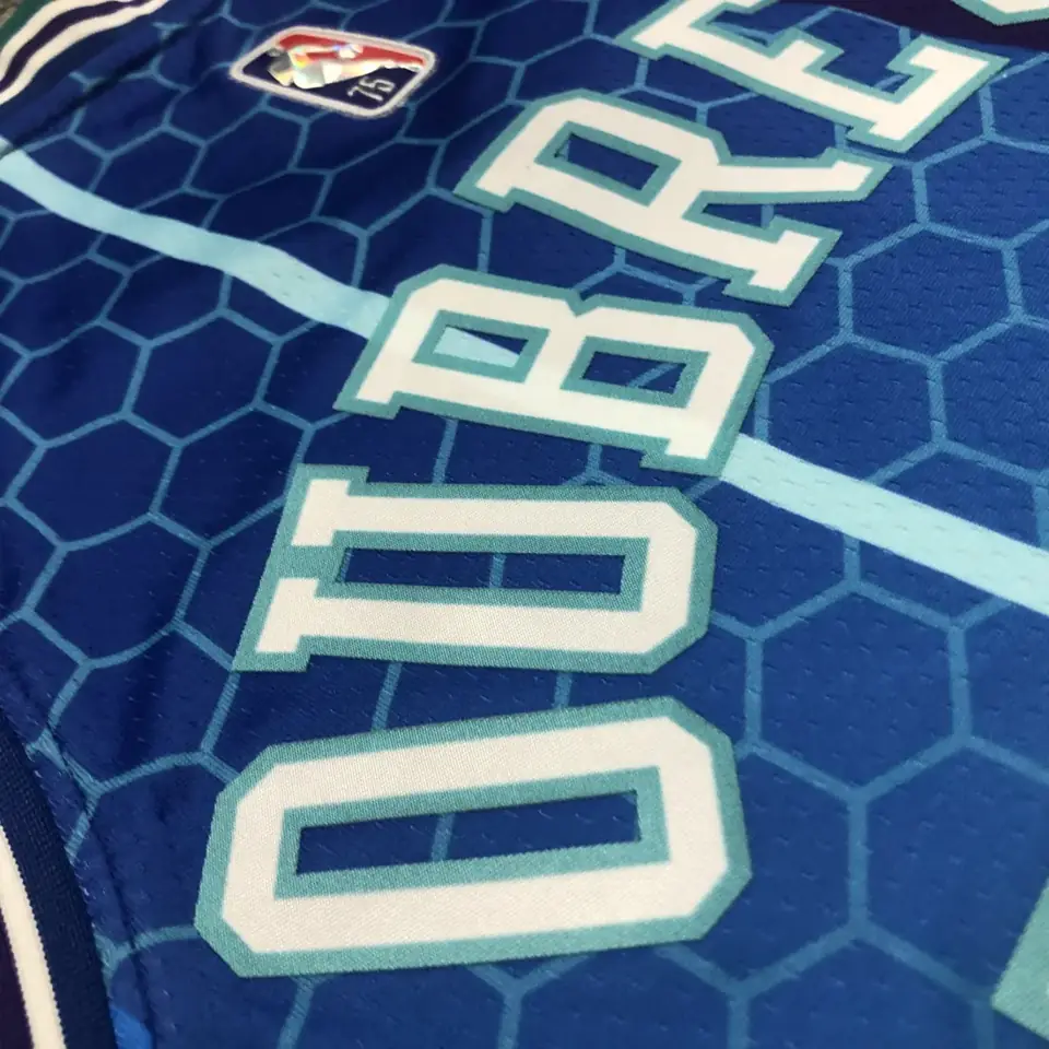 Foto 7 de Temporada 22 Hornets Edición City n.º 12 Oubre