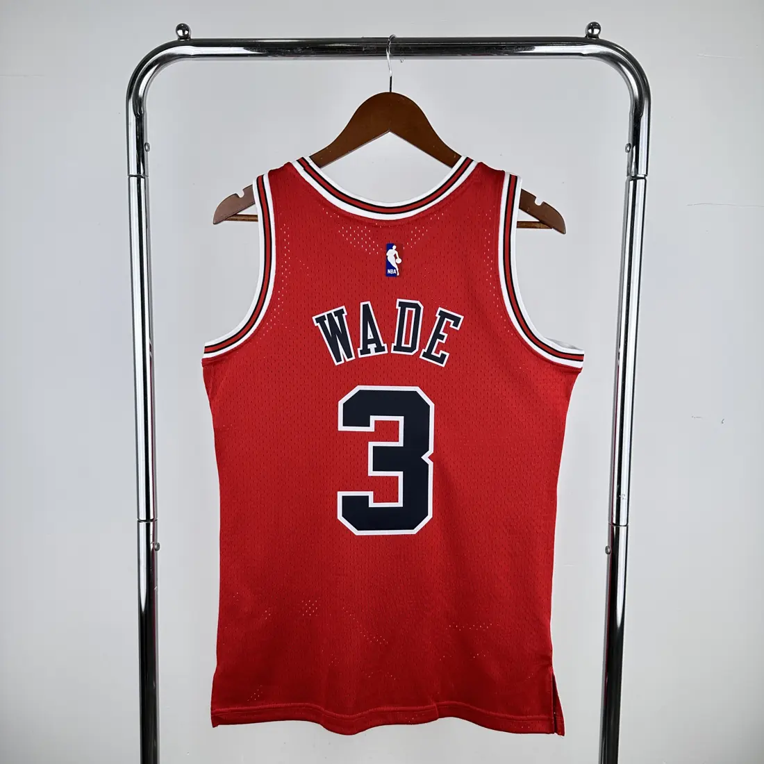 Foto 2 de Camiseta retro termoimpresa MN: SW Bulls temporada 16/17 rojo nº 3 Wade
