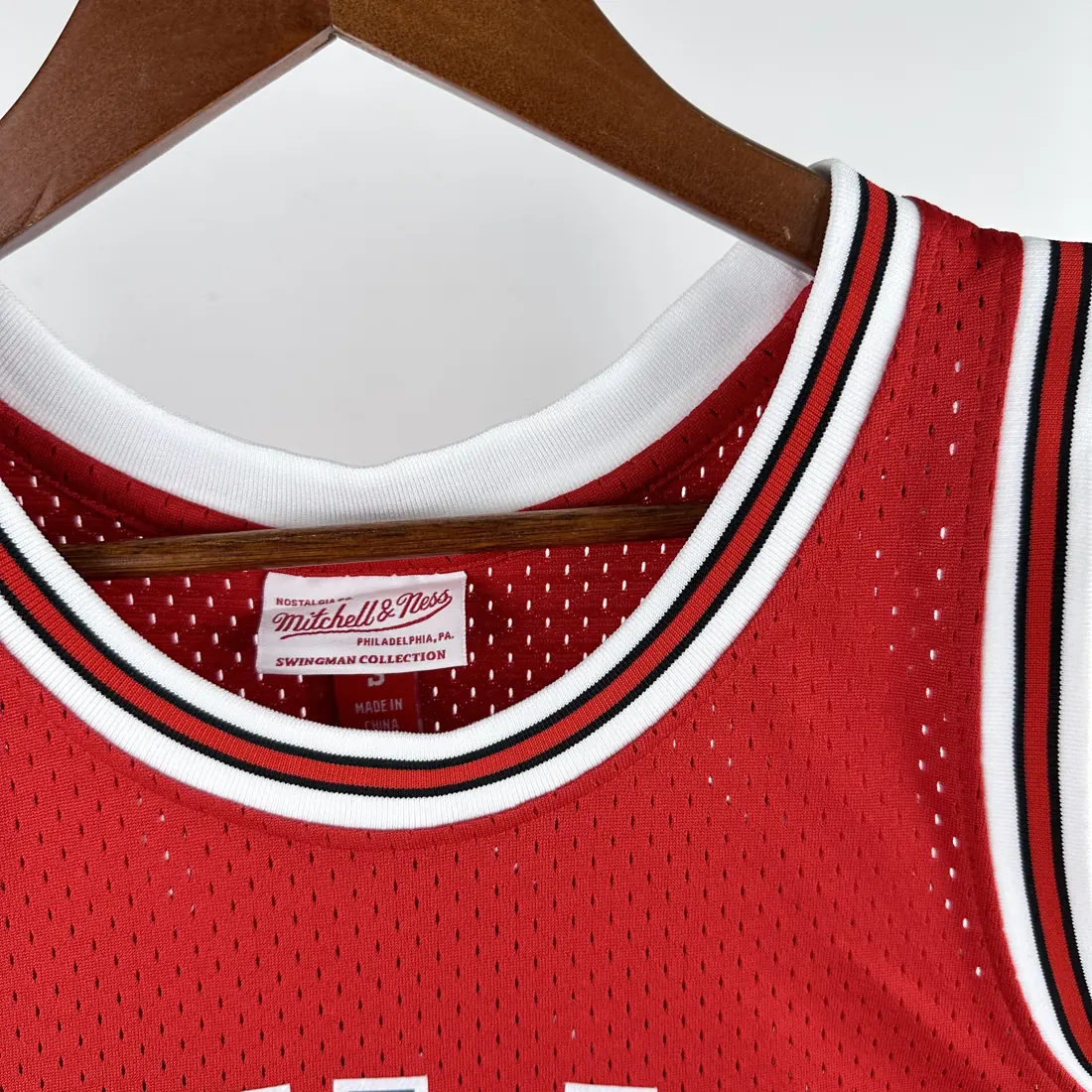 Foto 4 de Camiseta retro termoimpresa MN: SW Bulls temporada 16/17 rojo nº 3 Wade