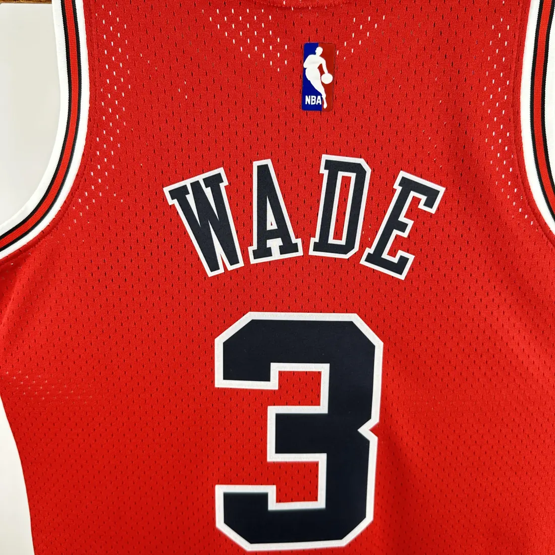 Foto 6 de Camiseta retro termoimpresa MN: SW Bulls temporada 16/17 rojo nº 3 Wade
