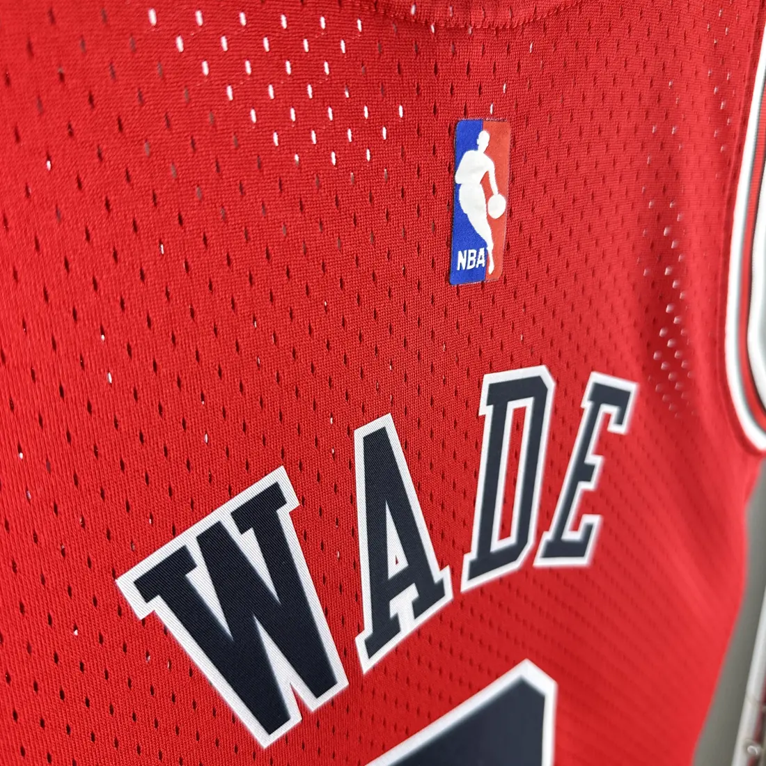 Foto 7 de Camiseta retro termoimpresa MN: SW Bulls temporada 16/17 rojo nº 3 Wade
