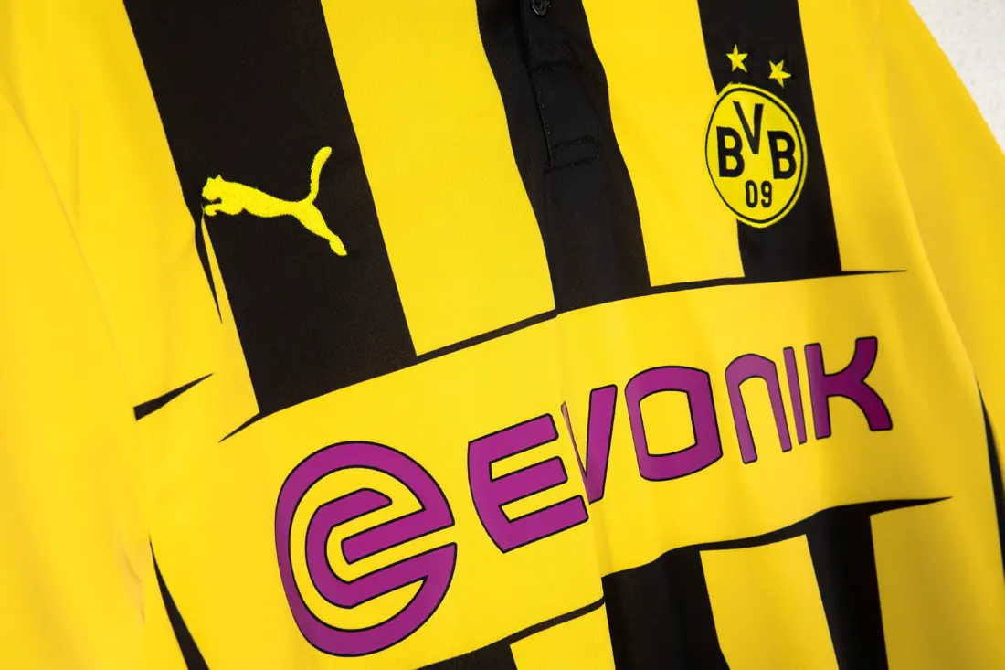 Foto 2 de Temporada 2012/13 Borussia Dortmund local retro 5A