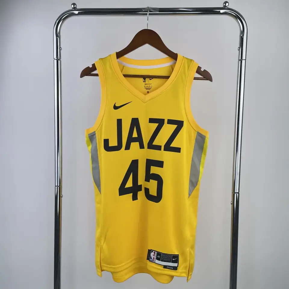 Foto 1 de Temporada 23 Jazz visitante amarillo número 45 Mitchell