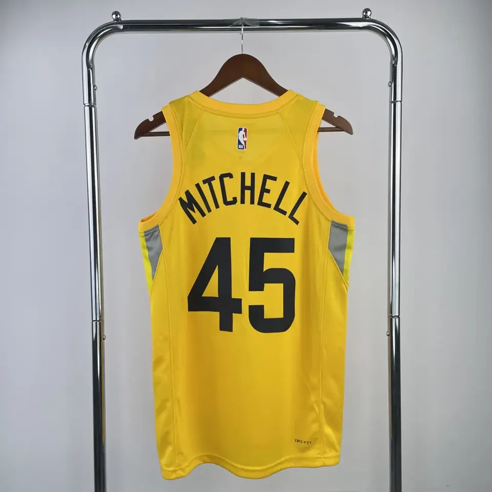 Foto 2 de Temporada 23 Jazz visitante amarillo número 45 Mitchell