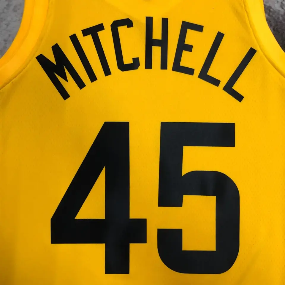 Foto 7 de Temporada 23 Jazz visitante amarillo número 45 Mitchell