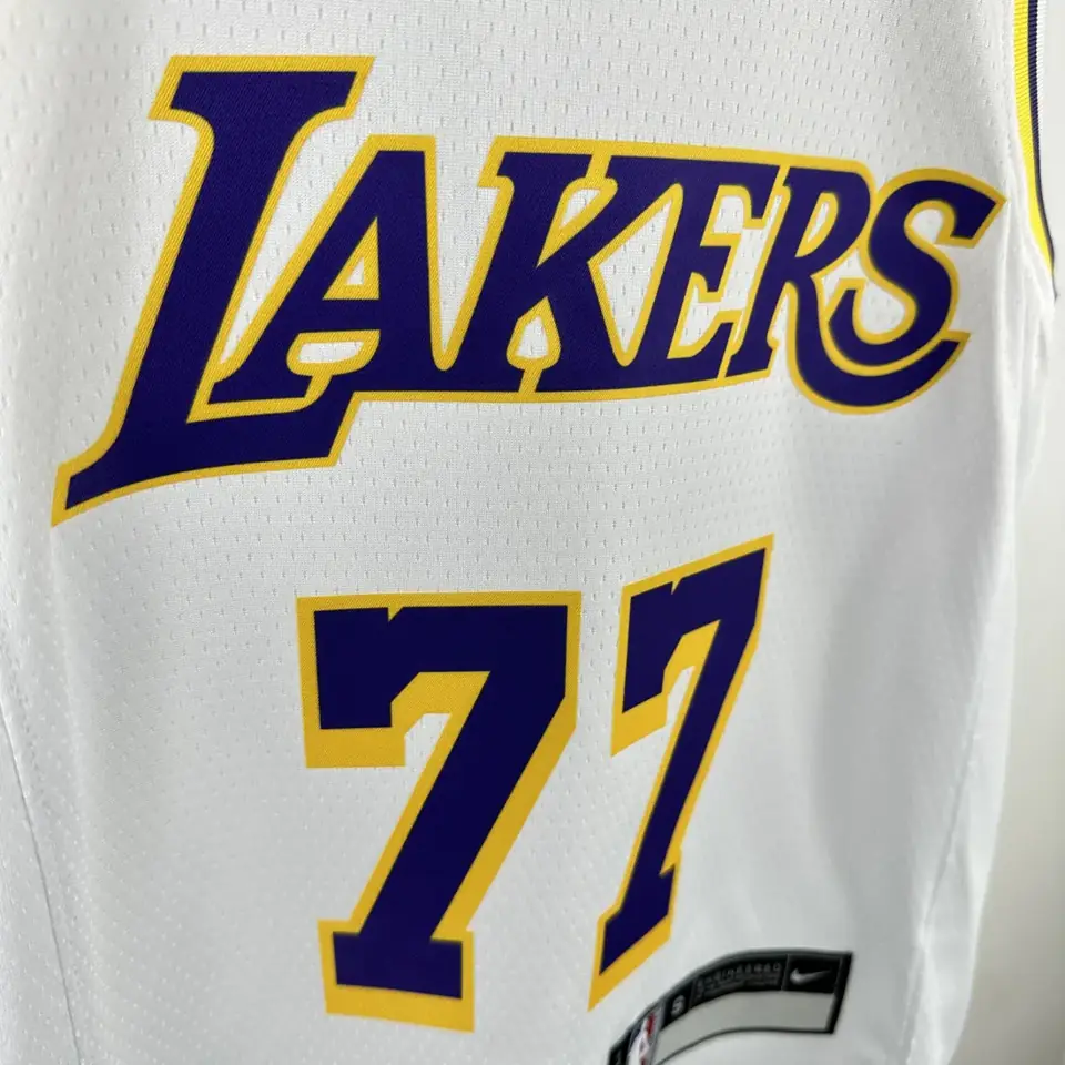 Foto 7 de Infantil: temporada 23 Lakers blanco número 77 Dončić