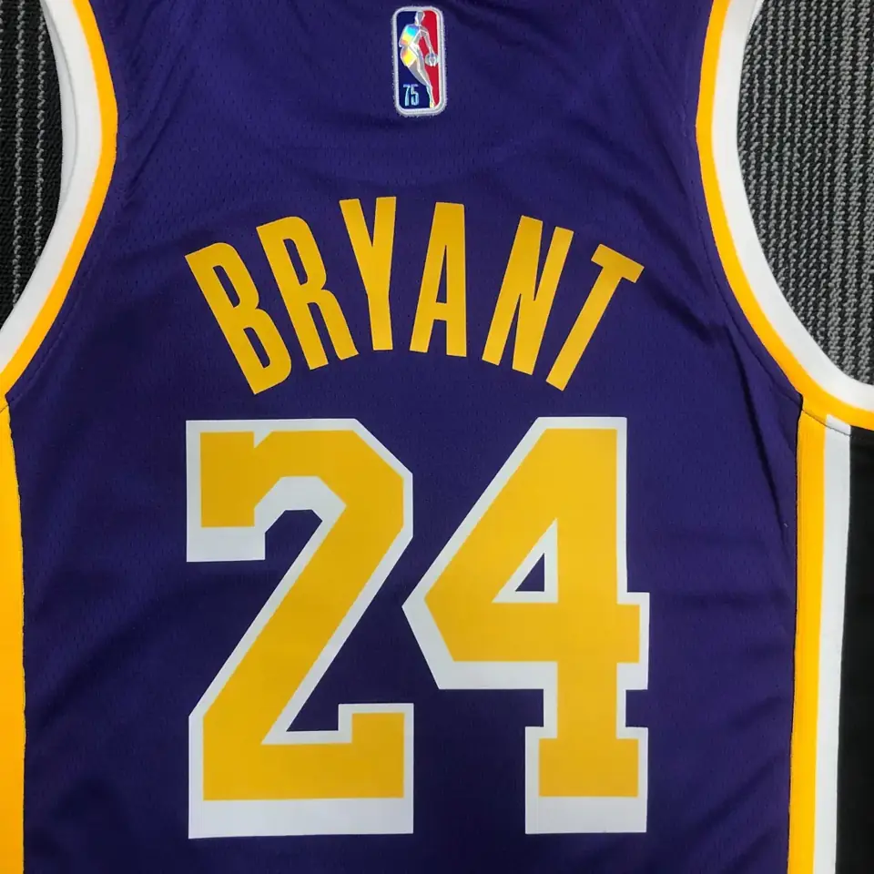 Foto 4 de 75 aniversario Lakers Edición Jumpman número 24 Kobe