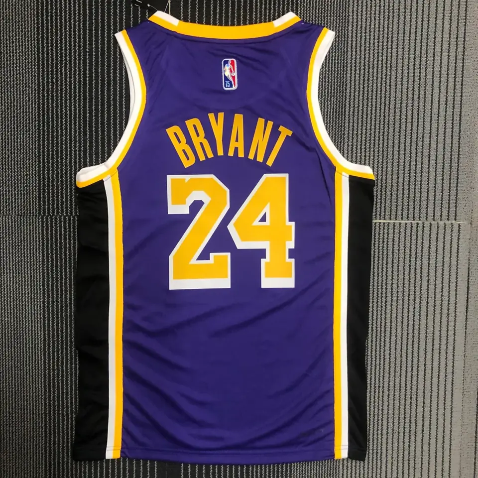 Foto 5 de 75 aniversario Lakers Edición Jumpman número 24 Kobe