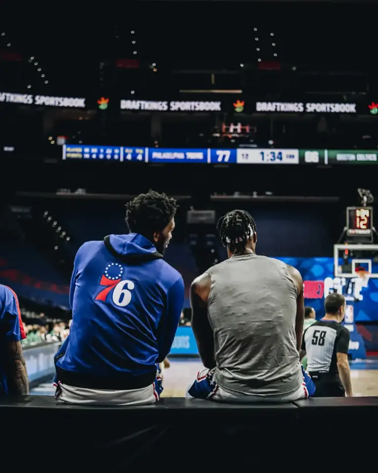Foto 4 de Producto auténtico de tienda oficial internacional: chaqueta de calentamiento versión de jugador GI de los 76ers de Filadelfia