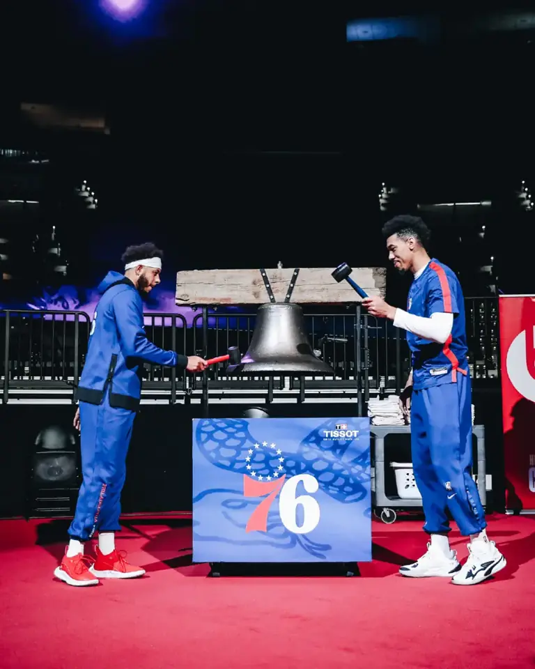 Foto 6 de Producto auténtico de tienda oficial internacional: chaqueta de calentamiento versión de jugador GI de los 76ers de Filadelfia
