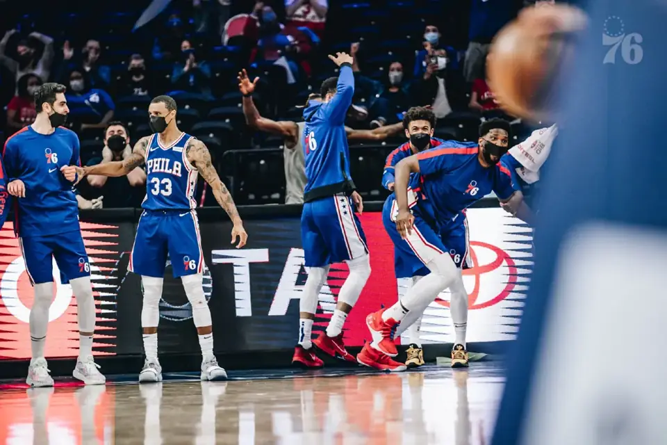 Foto 7 de Producto auténtico de tienda oficial internacional: chaqueta de calentamiento versión de jugador GI de los 76ers de Filadelfia