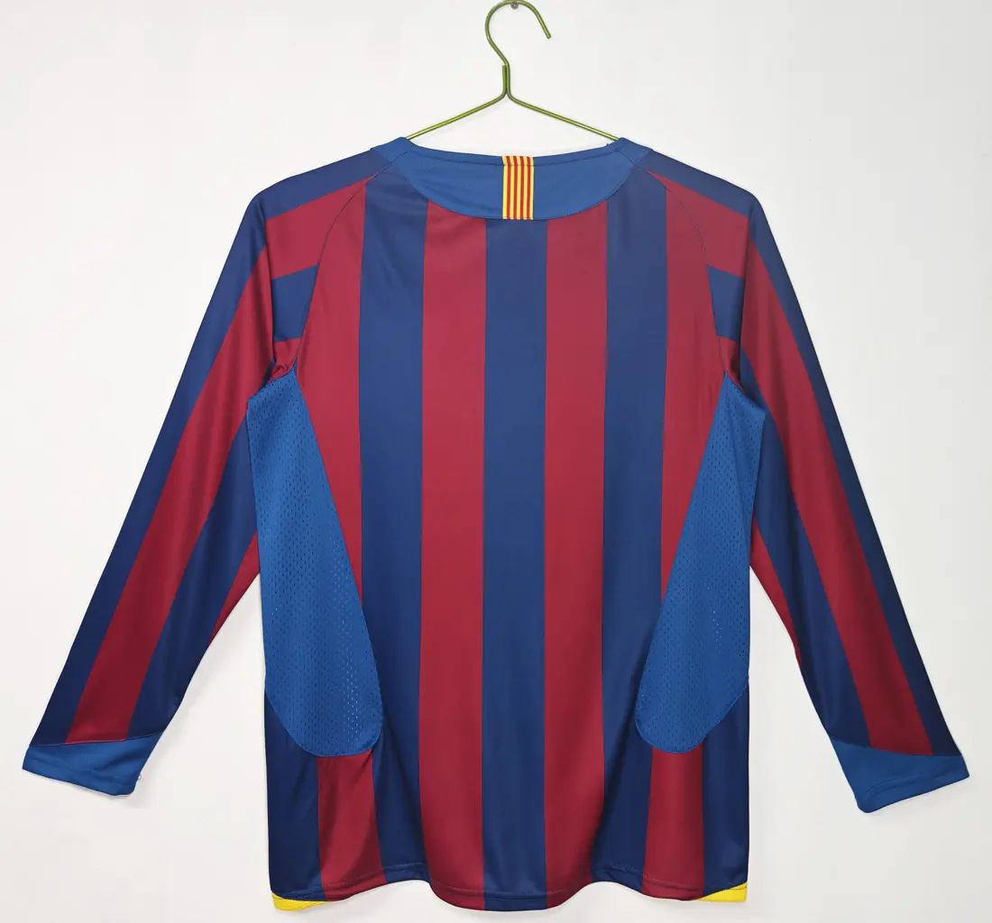 Foto 2 de Manga larga: Temporada 2005/06 Barcelona local LaLiga versión correcta