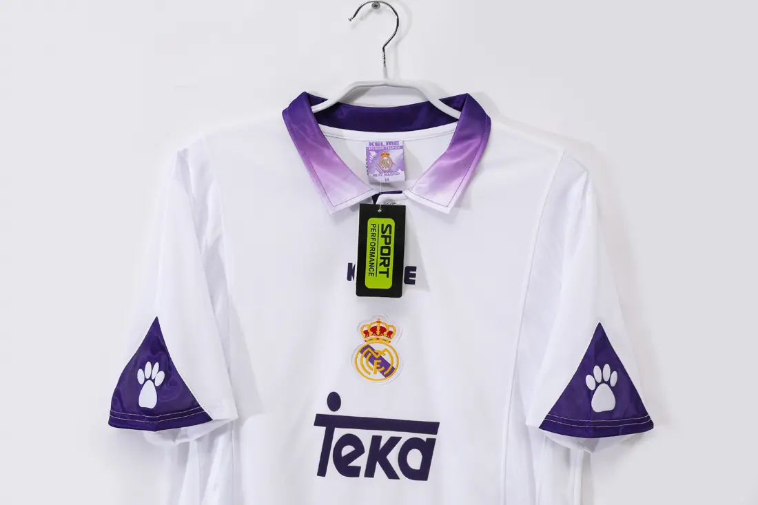 Foto 4 de Temporada 1997/98 Real Madrid local 8A
