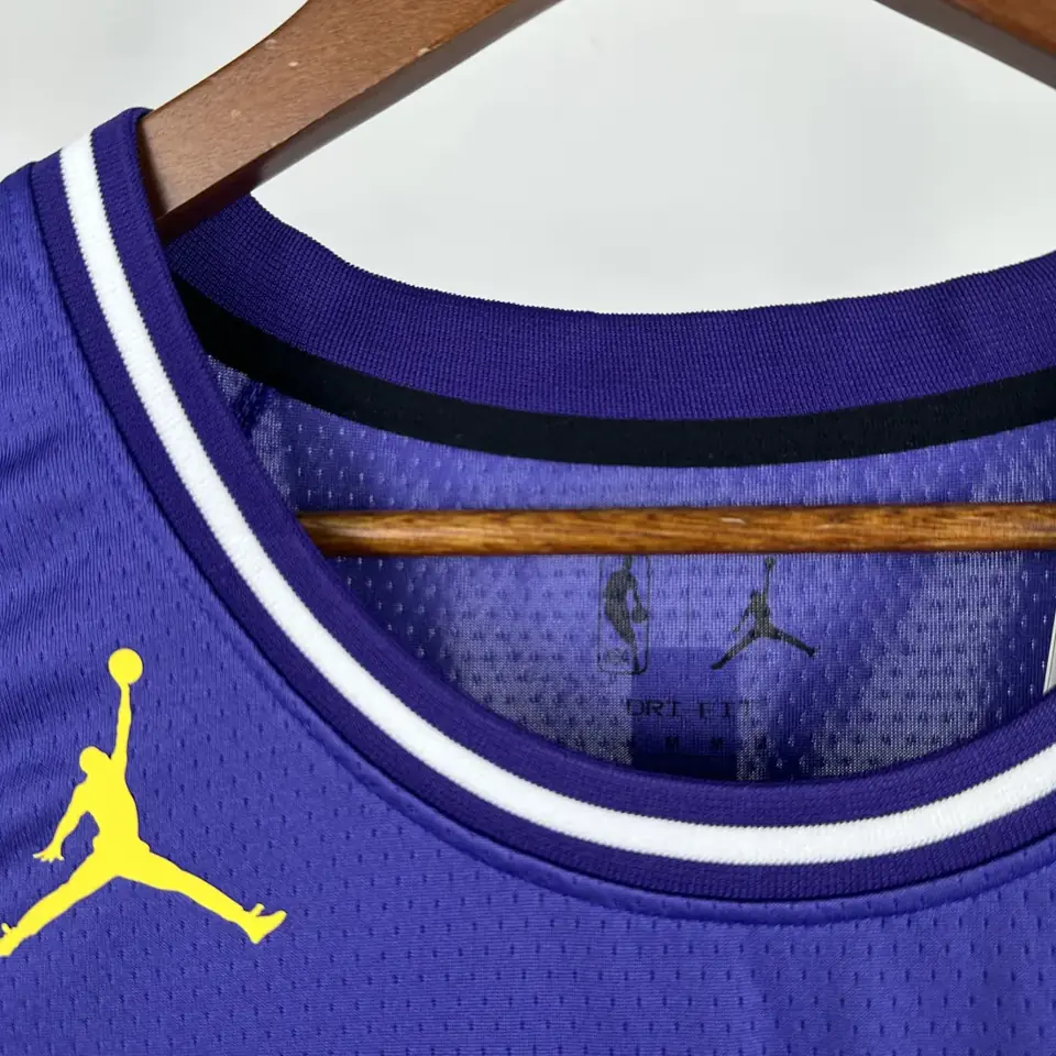 Foto 5 de Temporada 26 Lakers edición limitada Air número 24 Kobe