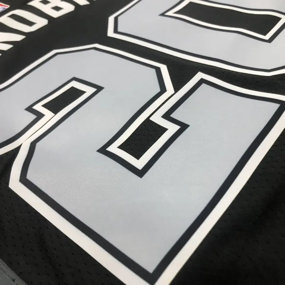 Foto 2 de Temporada 23 Spurs edición Jumpman número 20 Ginóbili