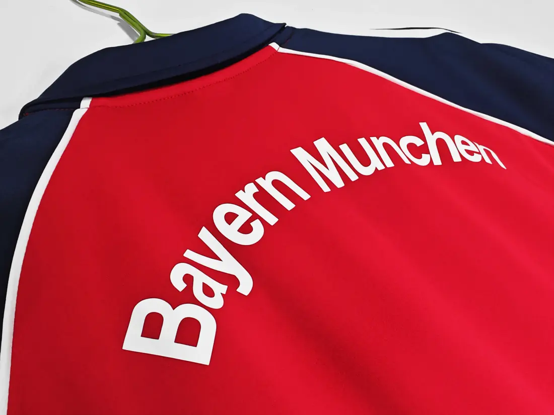 Foto 4 de Temporada 2000/01 Bayern de Múnich local retro 5A