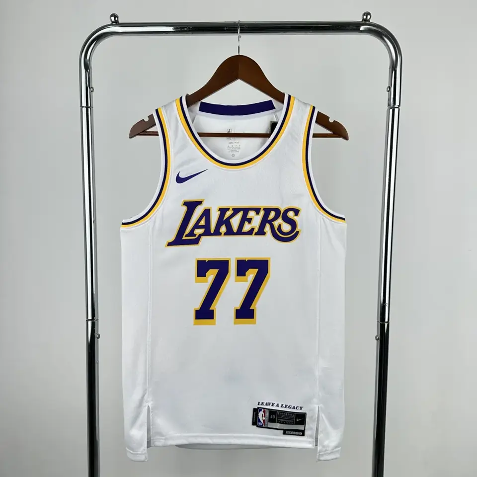 Foto 1 de Temporada 23 Lakers blanco número 77 Dončić