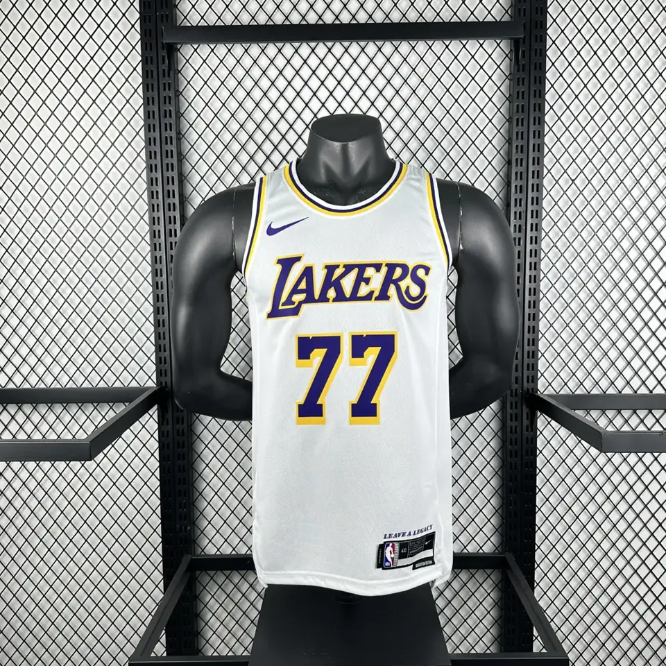 Foto 3 de Temporada 23 Lakers blanco número 77 Dončić