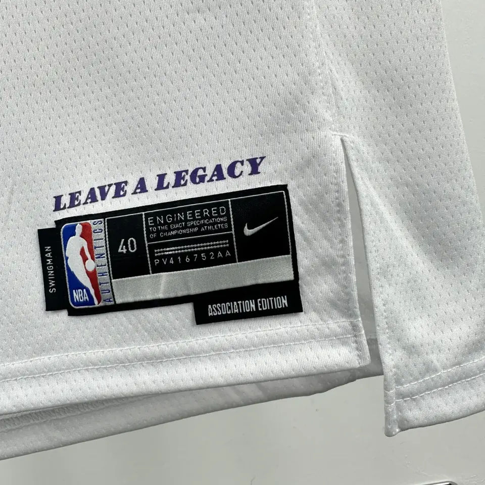 Foto 7 de Temporada 23 Lakers blanco número 77 Dončić