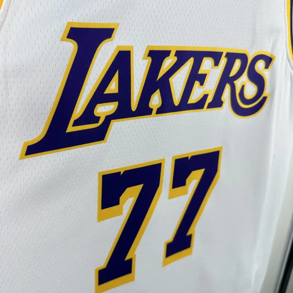 Foto 8 de Temporada 23 Lakers blanco número 77 Dončić