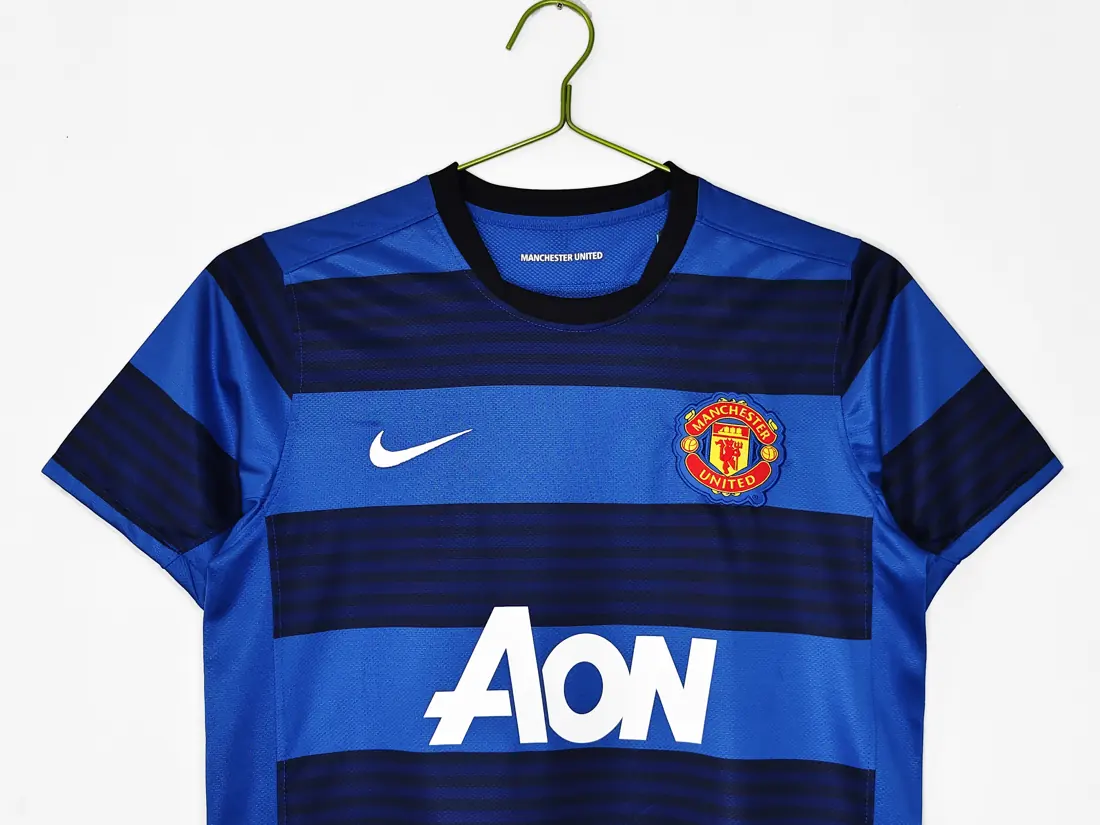 Foto 3 de Temporada 2011/12 Manchester United visitante azul 8 A