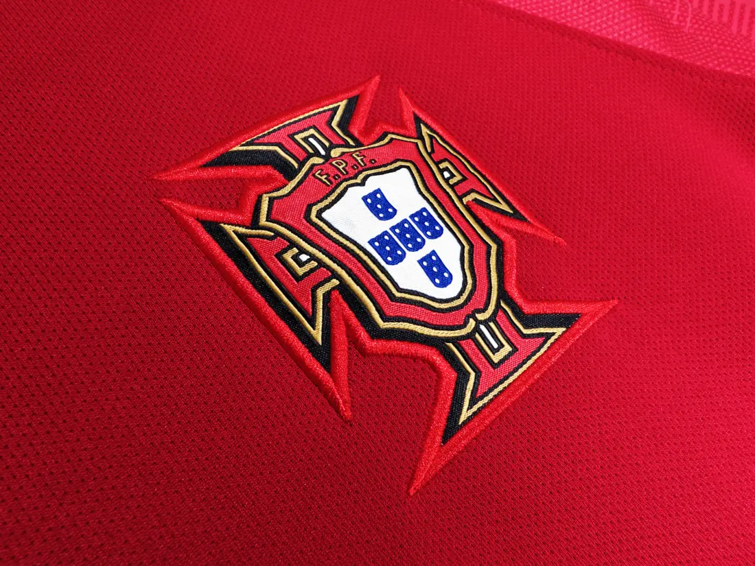 Foto 7 de Manga larga: Temporada 2018 Portugal local retro 3B