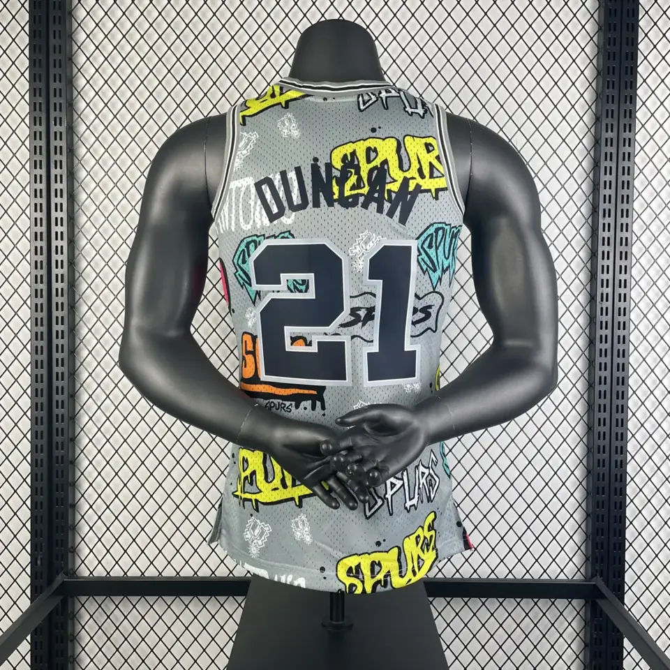 Foto 2 de Camiseta retro termoimpresa MN: SW Spurs temporada 98/99 grafiti número 21 Duncan