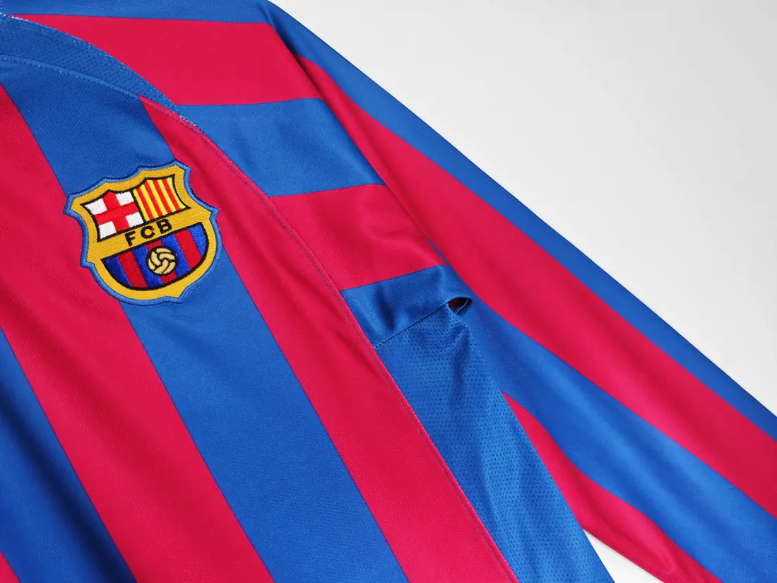 Foto 6 de Manga larga: Temporada 2005/06 Barcelona local versión liga 3B